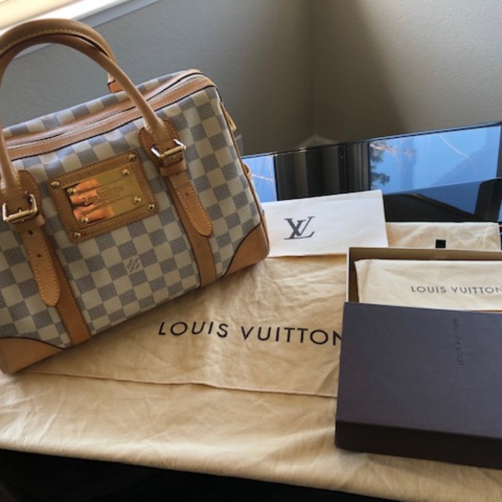 Authentic Louis Vuitton Berkeley Diamier Azur